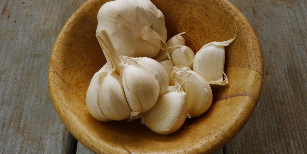 8 benefits of eating raw garlic